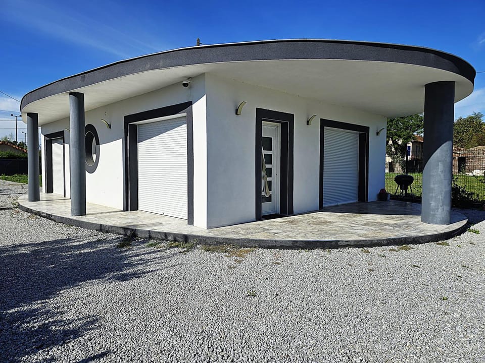 Property building, Day