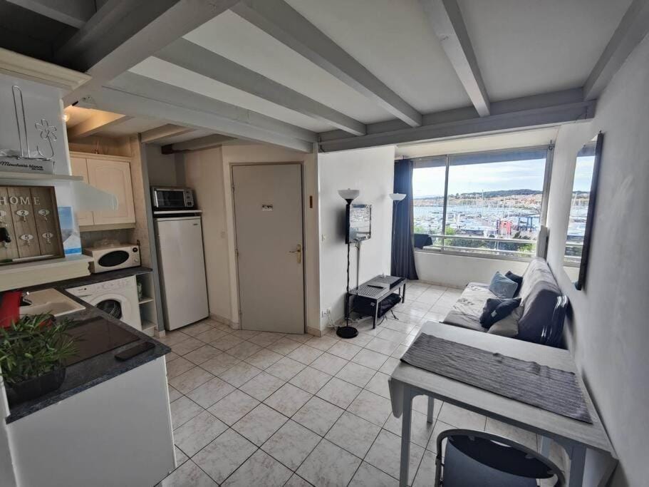 TV and multimedia, Kitchen or kitchenette, Seating area, Dining area