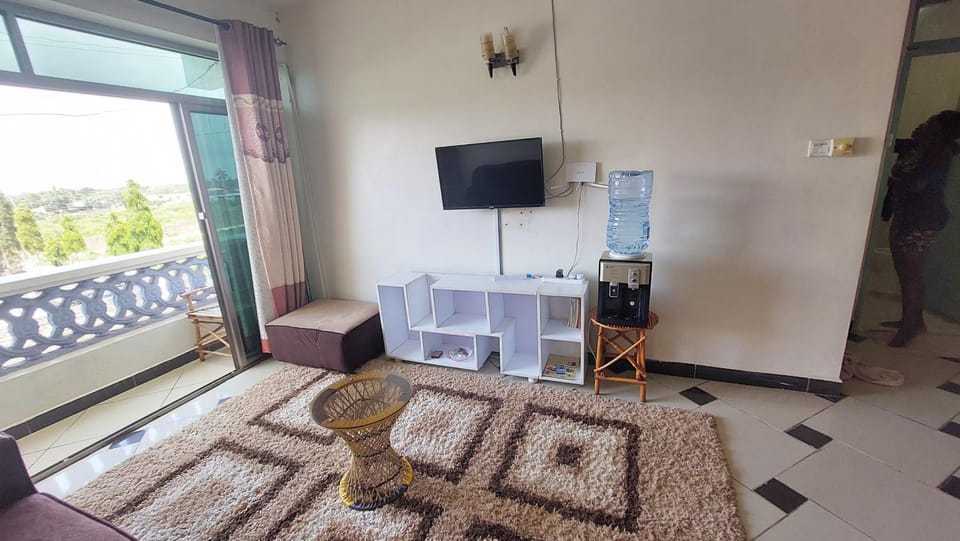 Bed, Bathroom, TV and multimedia, Living room, Seating area, Beach, Beach, Evening entertainment, Bedroom, Swimming pool, Swimming pool