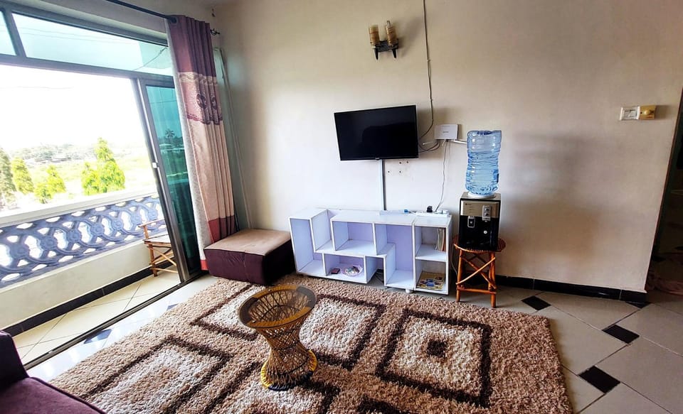 Property building, Patio, Patio, Restaurant/places to eat, TV and multimedia, Balcony/Terrace, Kitchen or kitchenette, Living room, Seating area, Swimming pool, Breakfast
