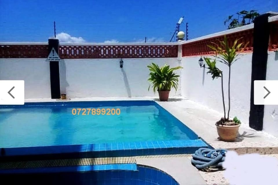 Property building, Patio, Patio, Swimming pool, Parking