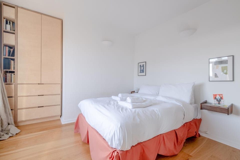 Peaceful 2 Bedroom Flat with Roof Terrace - Hackney Apartment in London Borough of Hackney
