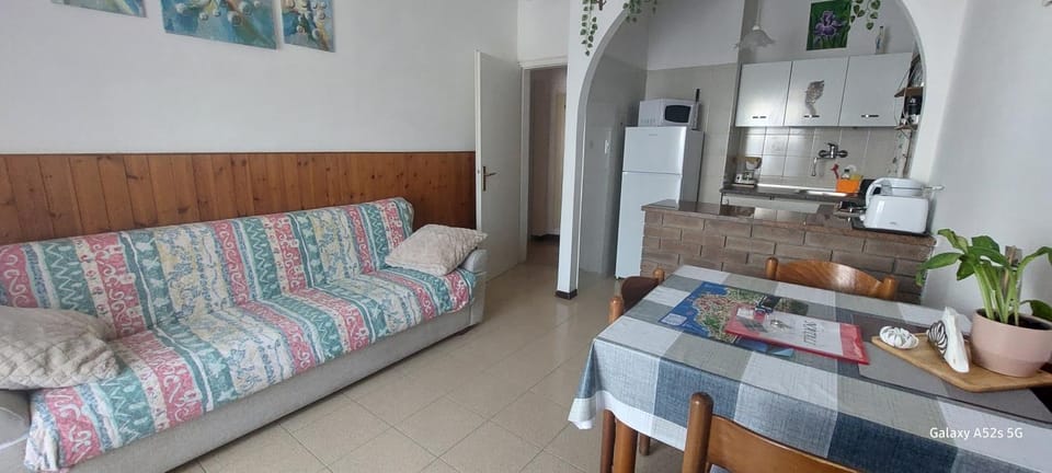 Living room, Seating area, Dining area, stove
