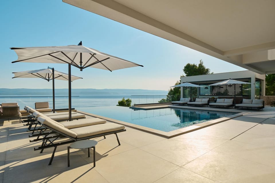 Day, Natural landscape, Pool view, Sea view, Swimming pool, sunbed