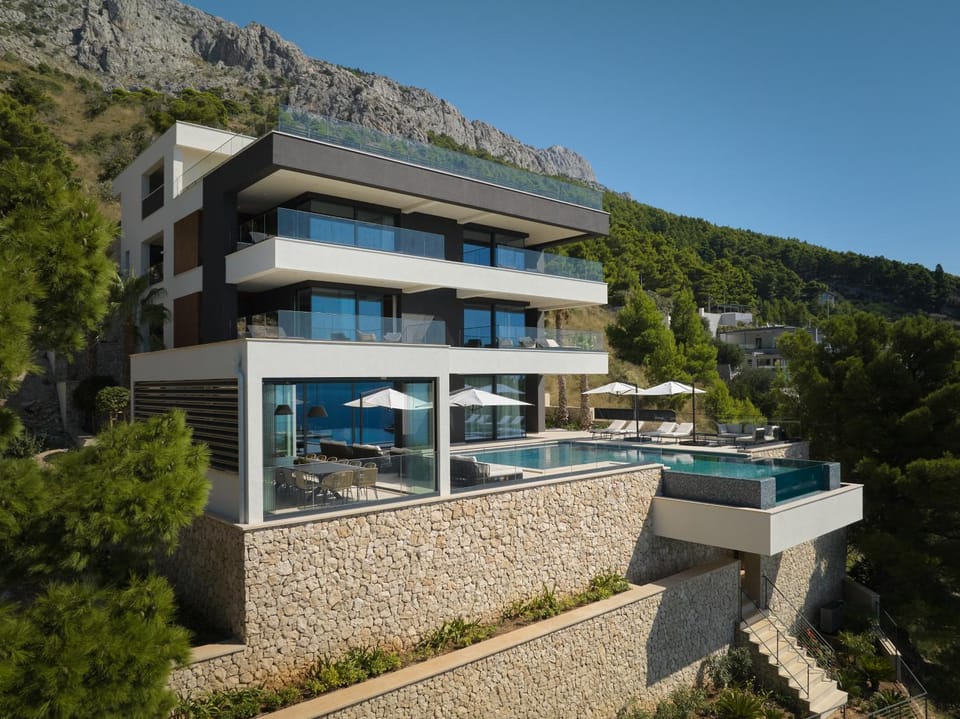 Property building, Natural landscape, Mountain view, Pool view, Swimming pool