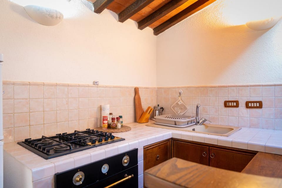 Kitchen or kitchenette, pet friendly, stove