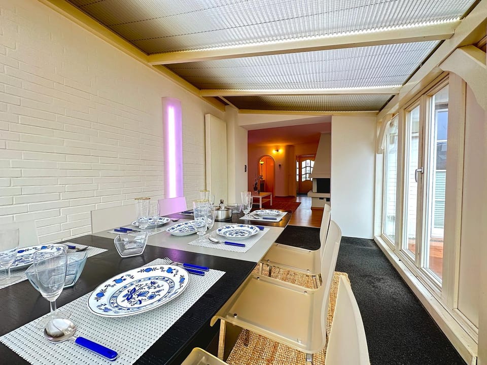 Living room, Seating area, Dining area