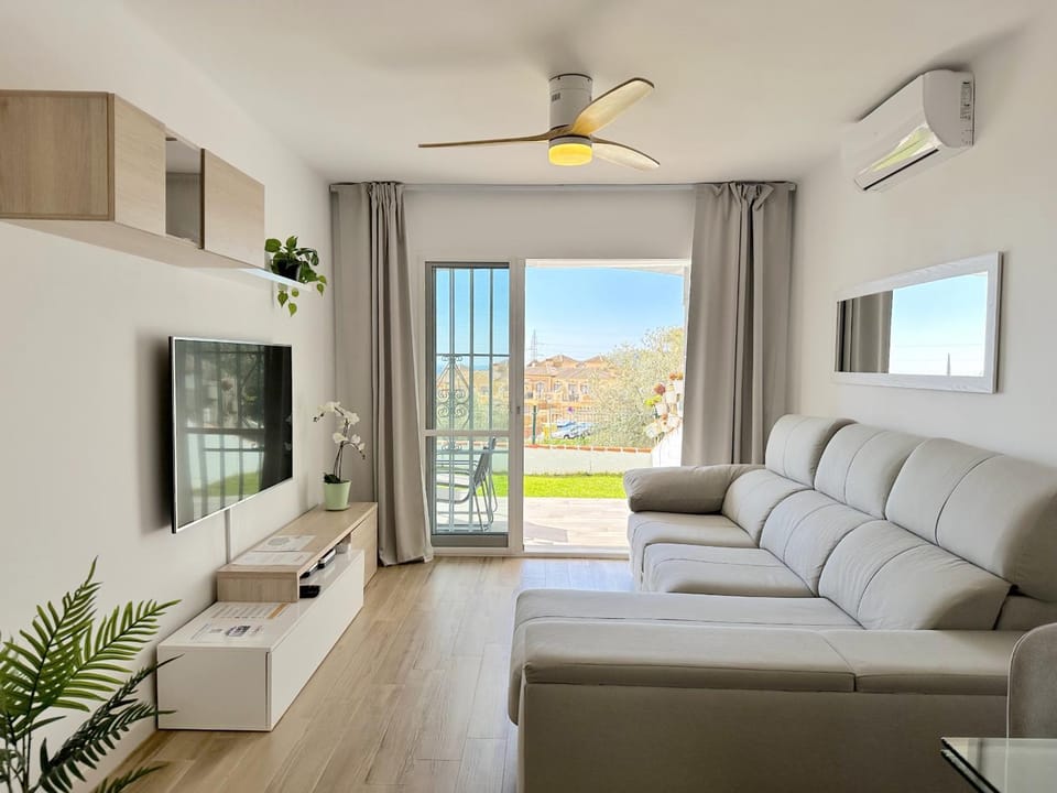 Communal lounge/ TV room, Living room