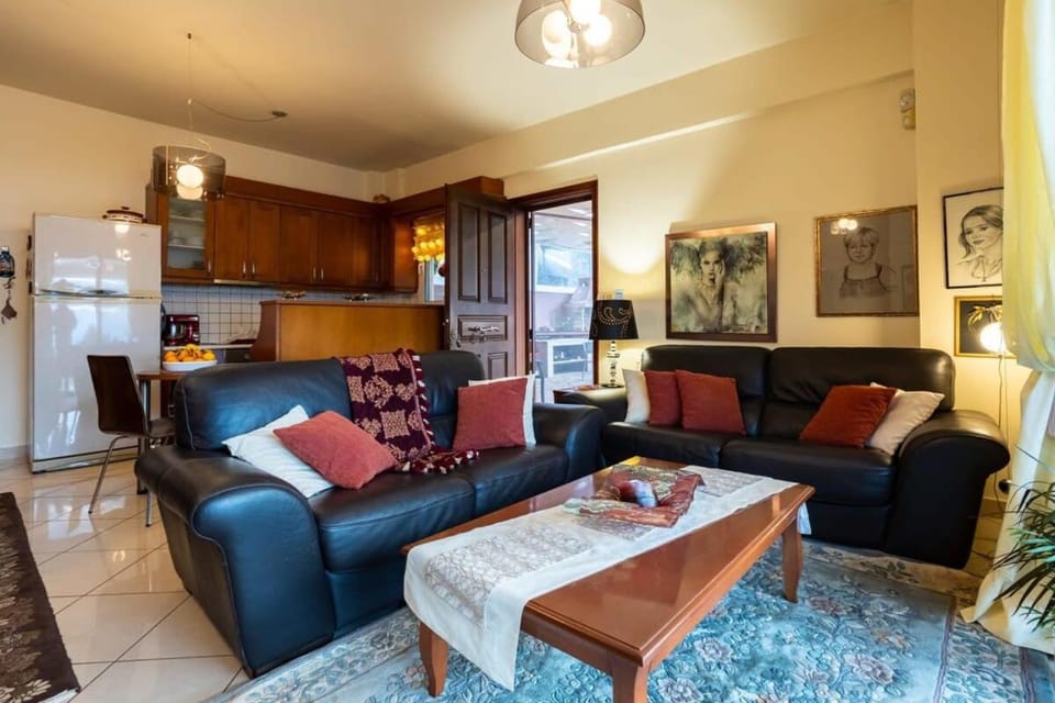 Kitchen or kitchenette, Living room, Seating area