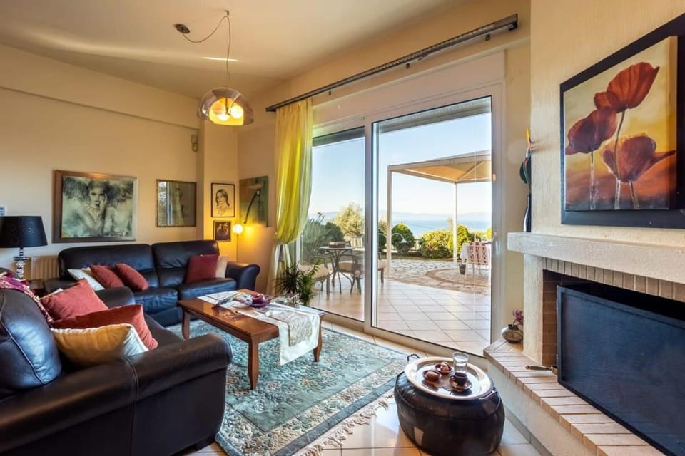 Living room, Seating area, fireplace