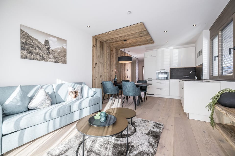 Kitchen or kitchenette, Living room, Seating area, Dining area