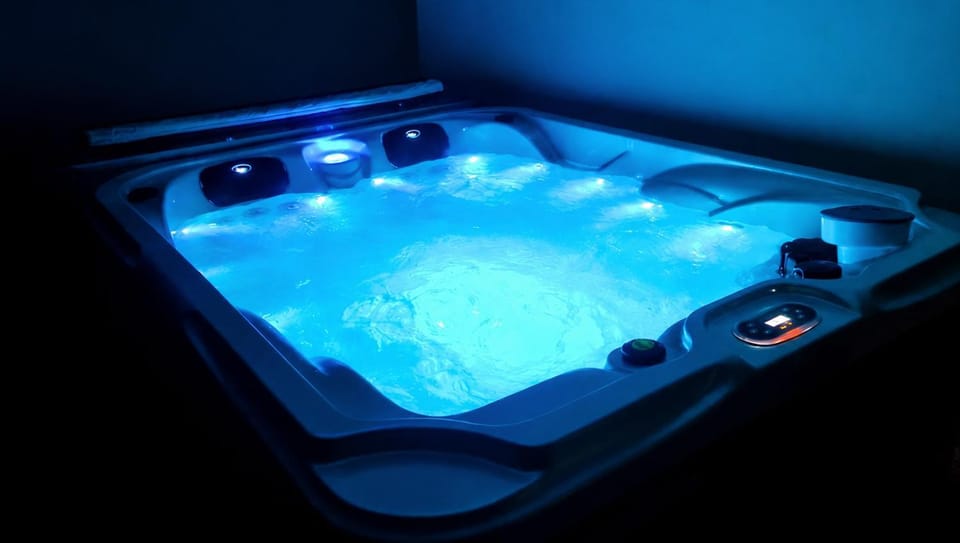 Hot Tub, Hot Tub