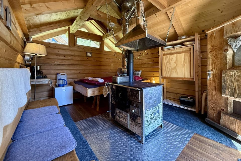 Seating area, Dining area, oven, pet friendly, stove, kitchen