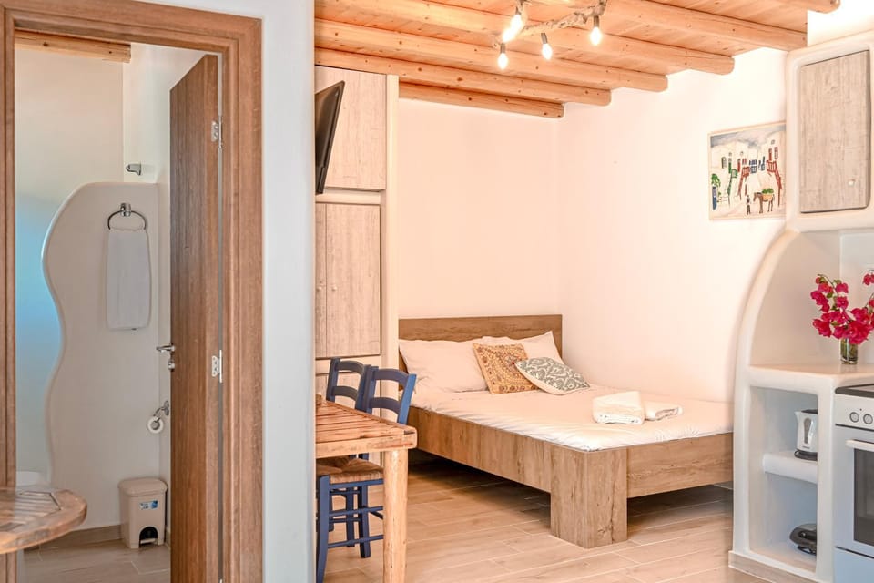 Bed, Bathroom, Kitchen or kitchenette