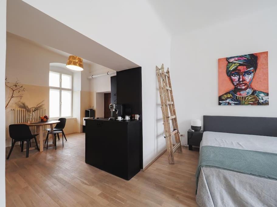 Bed, Kitchen or kitchenette, Living room, Photo of the whole room, Decorative detail, Seating area, Bedroom, hair dresser