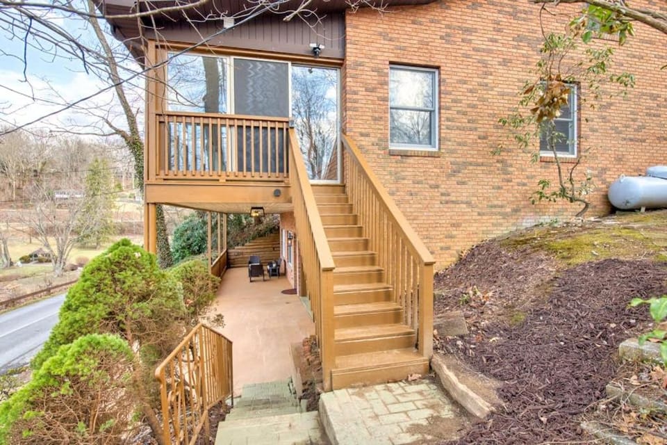 Lakeshore Living House in Lake Junaluska