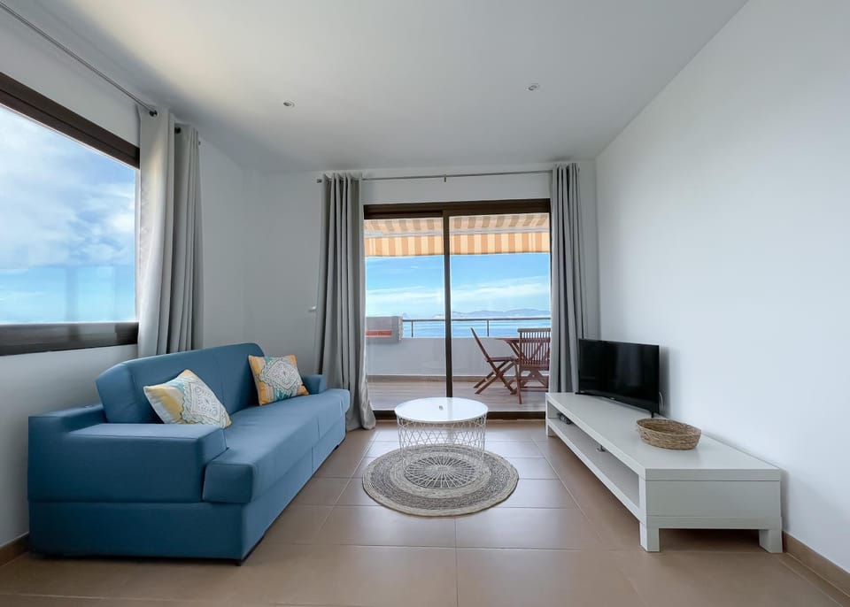 TV and multimedia, Living room, Dining area, Sea view, air conditioner