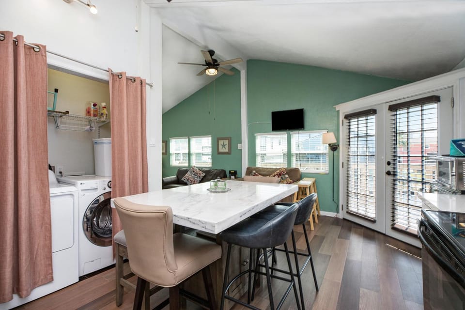 Bungalow by the Bay House in Jamaica Beach