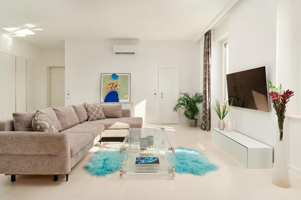 TV and multimedia, Living room, Seating area, air conditioner