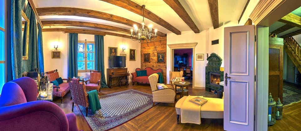 Communal lounge/ TV room, TV and multimedia, Living room, Seating area, Evening entertainment, flat iron