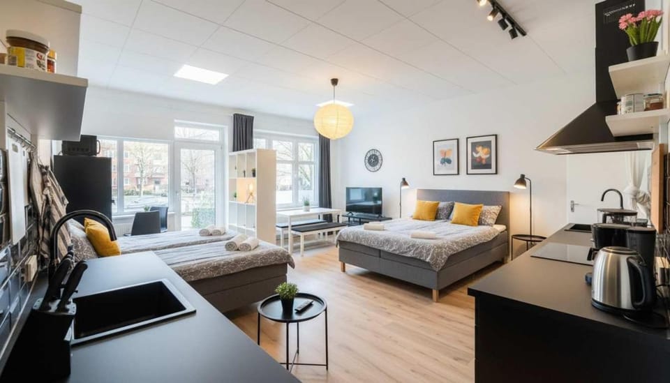 Spacious Two BR Close To Stadtpark and Street Parking Apartment in Hamburg
