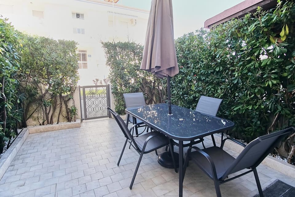 Property building, Patio, Balcony/Terrace