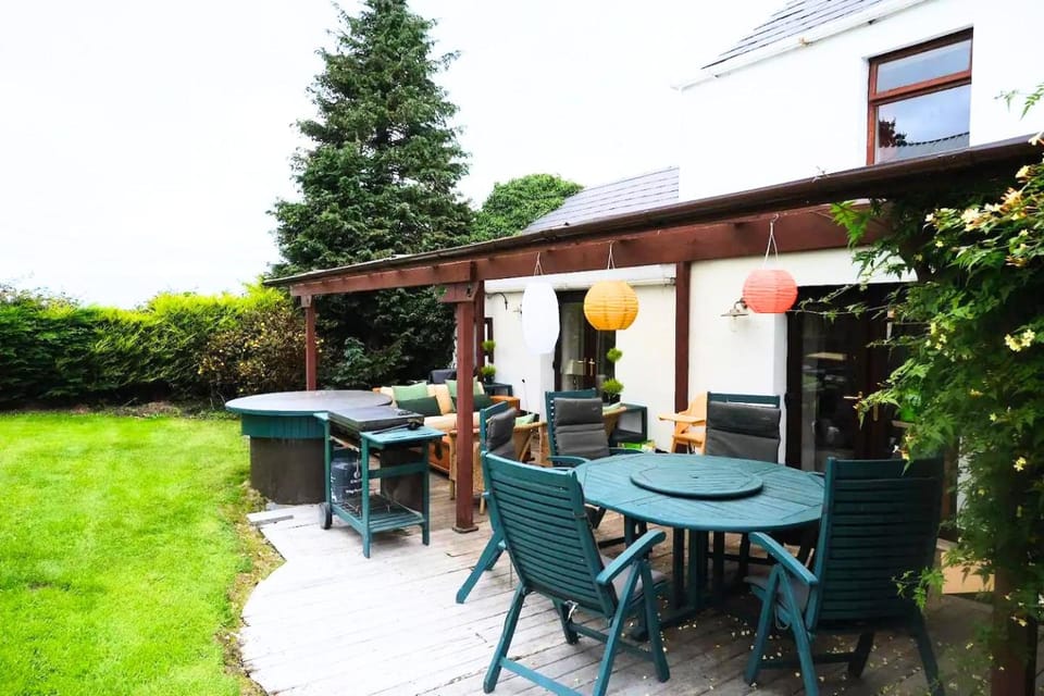 Patio, Day, Garden, Seating area, Garden view