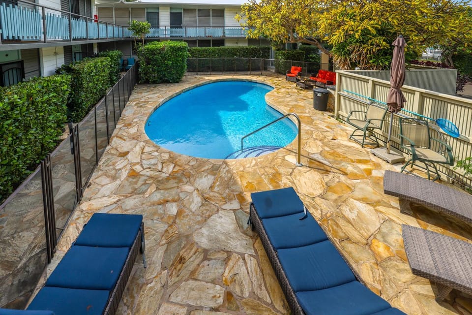 Honolulu Vacation Rental: Walk to Beaches Apartment in Honolulu