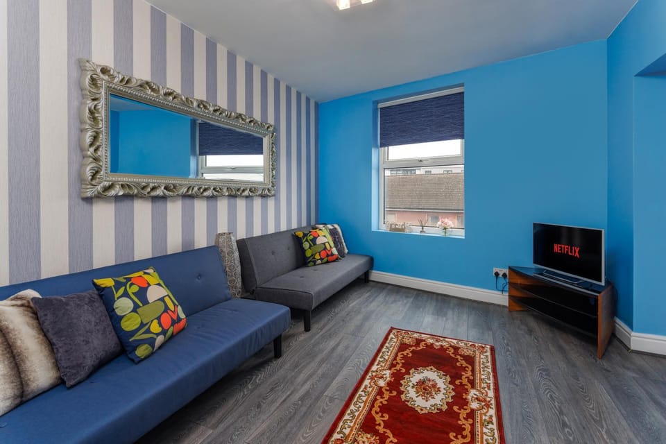 Communal lounge/ TV room, TV and multimedia, Living room, Seating area