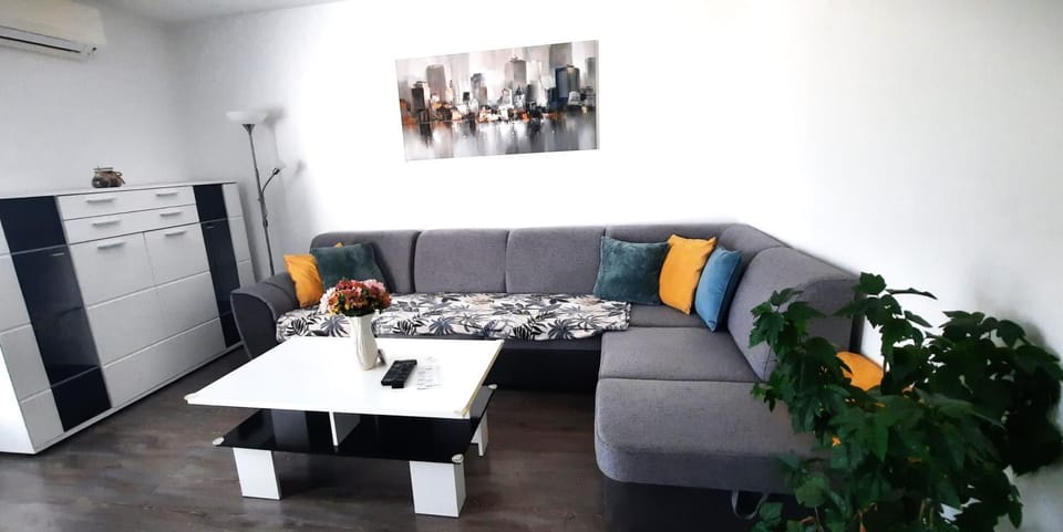 Living room, Seating area, air conditioner