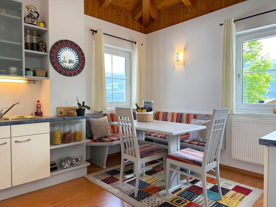 Dining area, kitchen