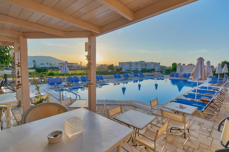 Swimming pool, Location, Sunset