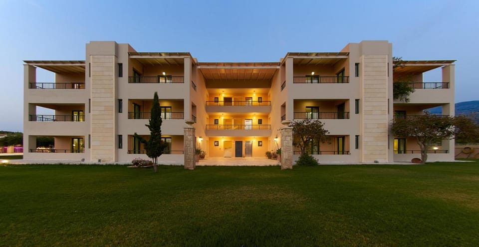 Property building, Natural landscape, Garden, Balcony/Terrace, Garden view