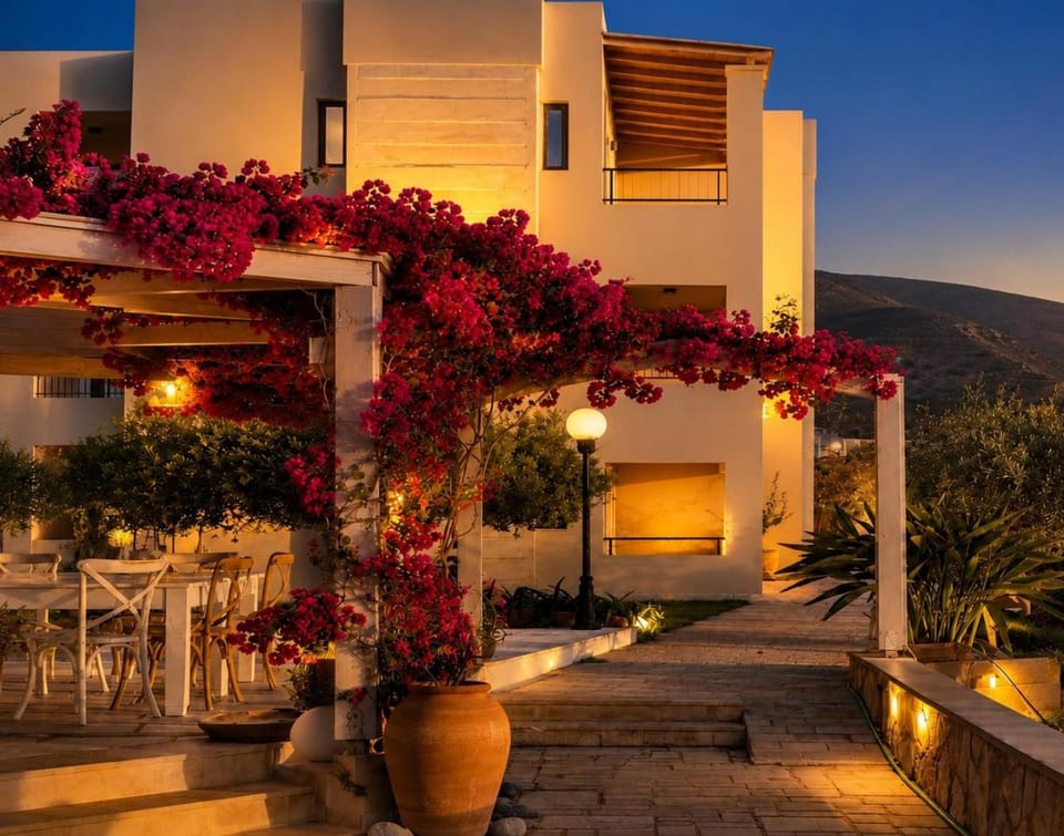 Property building, Facade/entrance, Garden, Location