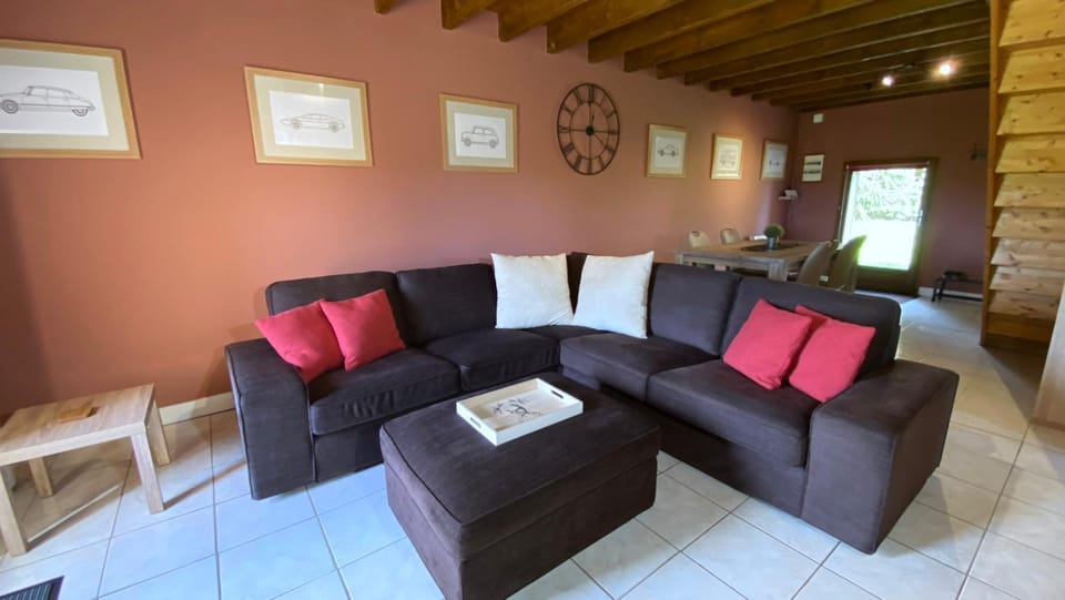Living room, Living room, Seating area, Dining area