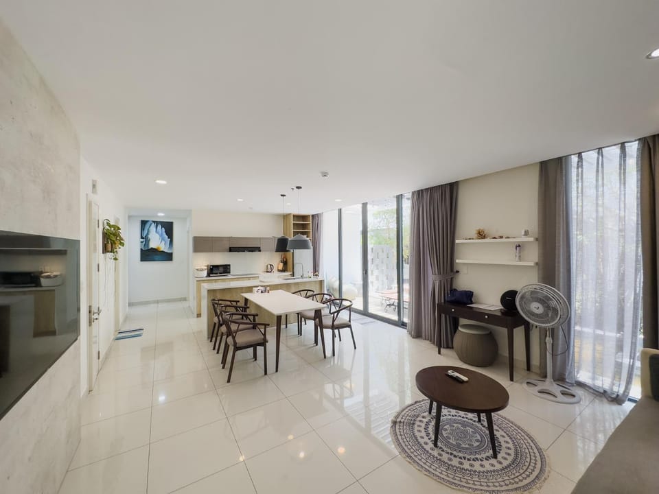 Living room, Dining area, Garden view, stove