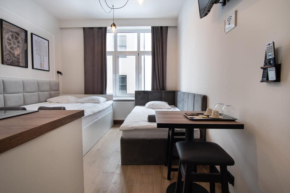 Bed, Photo of the whole room, Seating area