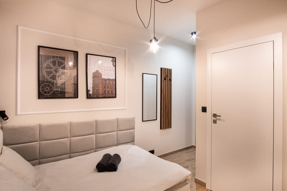 Bed, Photo of the whole room, Bedroom, towels, wardrobe