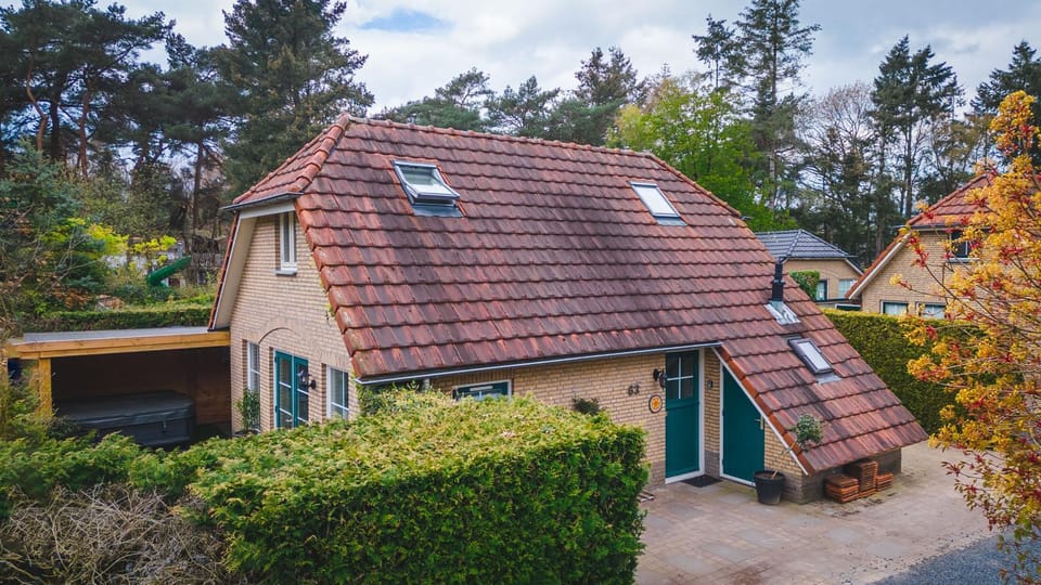 Luxe Veluws Vakantiehuis met JACUZZI EN SAUNA House in Lunteren