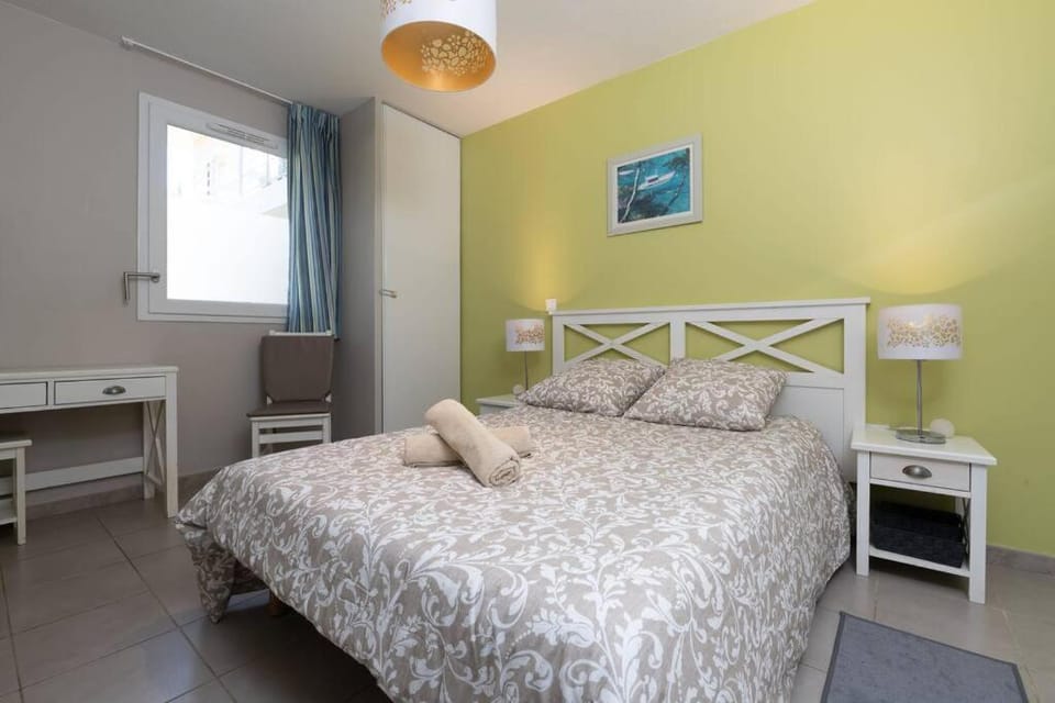 Plages de sable fin, piscine, hammam, tennis LESCLESDENICOLE Apartment in La Londe-les-Maures