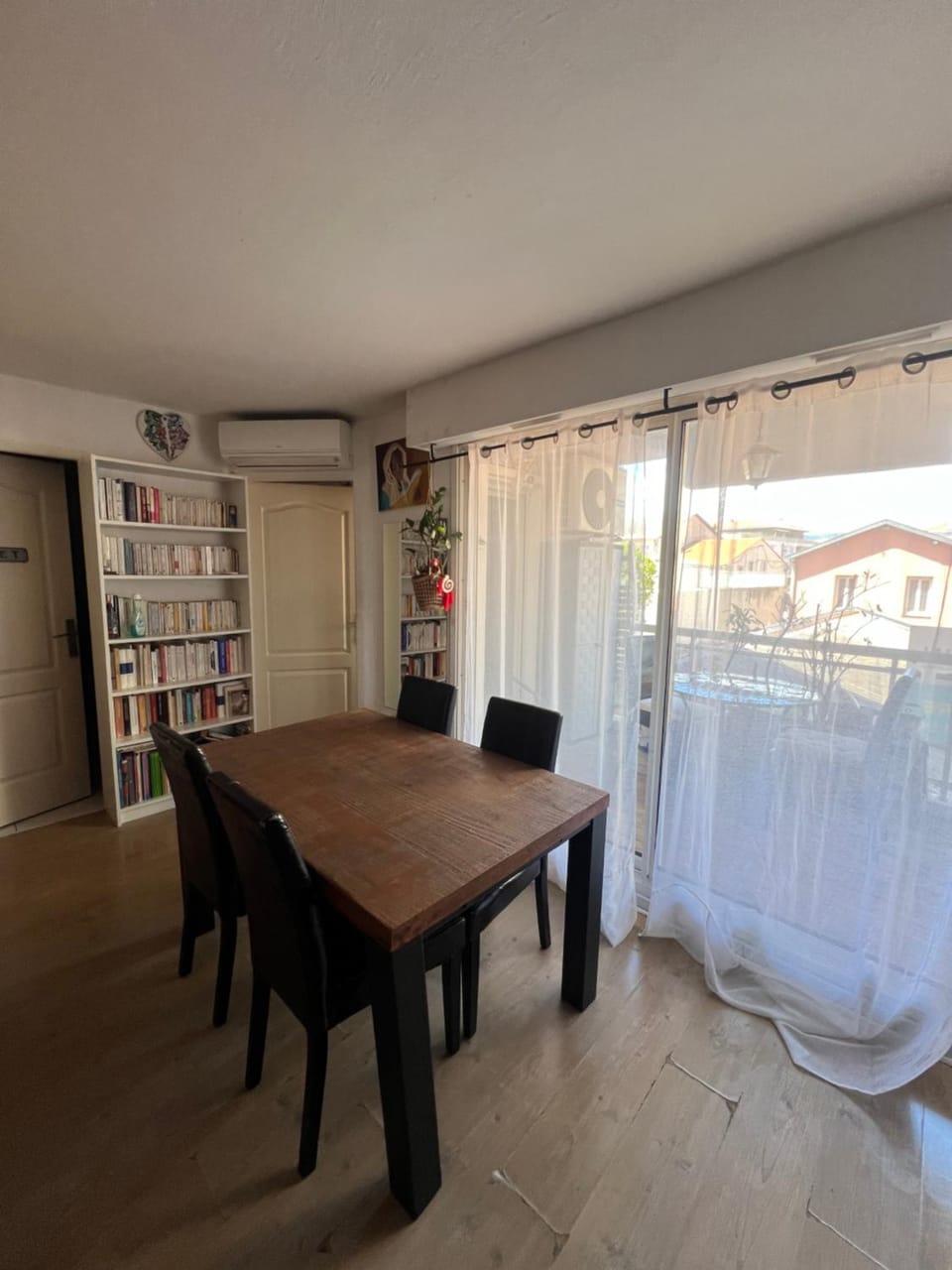 Superbe Appartement 2 chambres terrasse 4 à 6 couchages piscine à deux pas des plages et du centre ville Apartment in Cannes