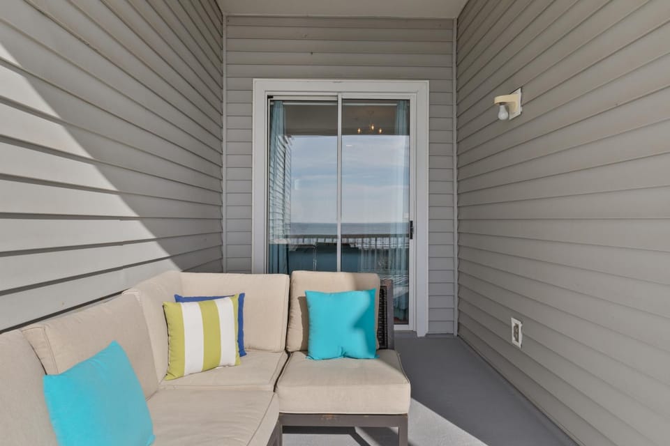 Seacoast Villa 2 Ocean View 2 Blocks from Center Street House in Folly Beach