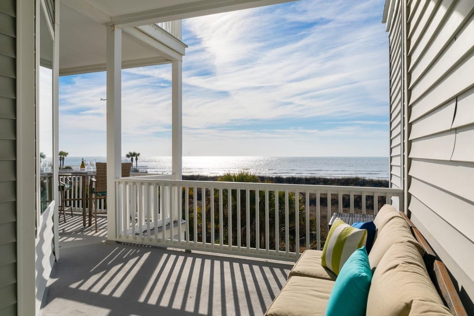 Seacoast Villa 2 Ocean View 2 Blocks from Center Street House in Folly Beach