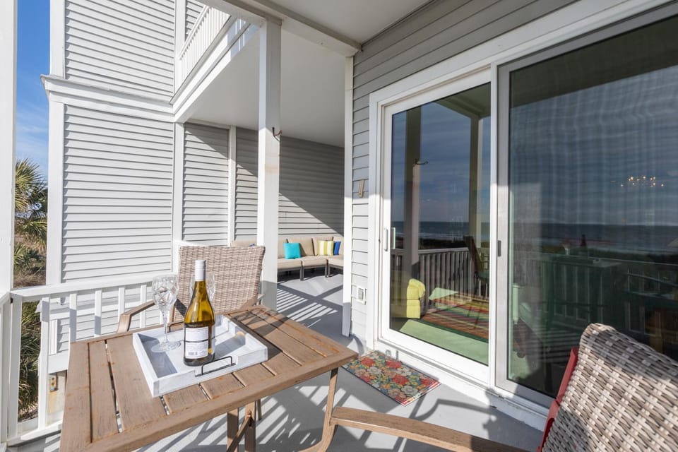Seacoast Villa 2 Ocean View 2 Blocks from Center Street House in Folly Beach