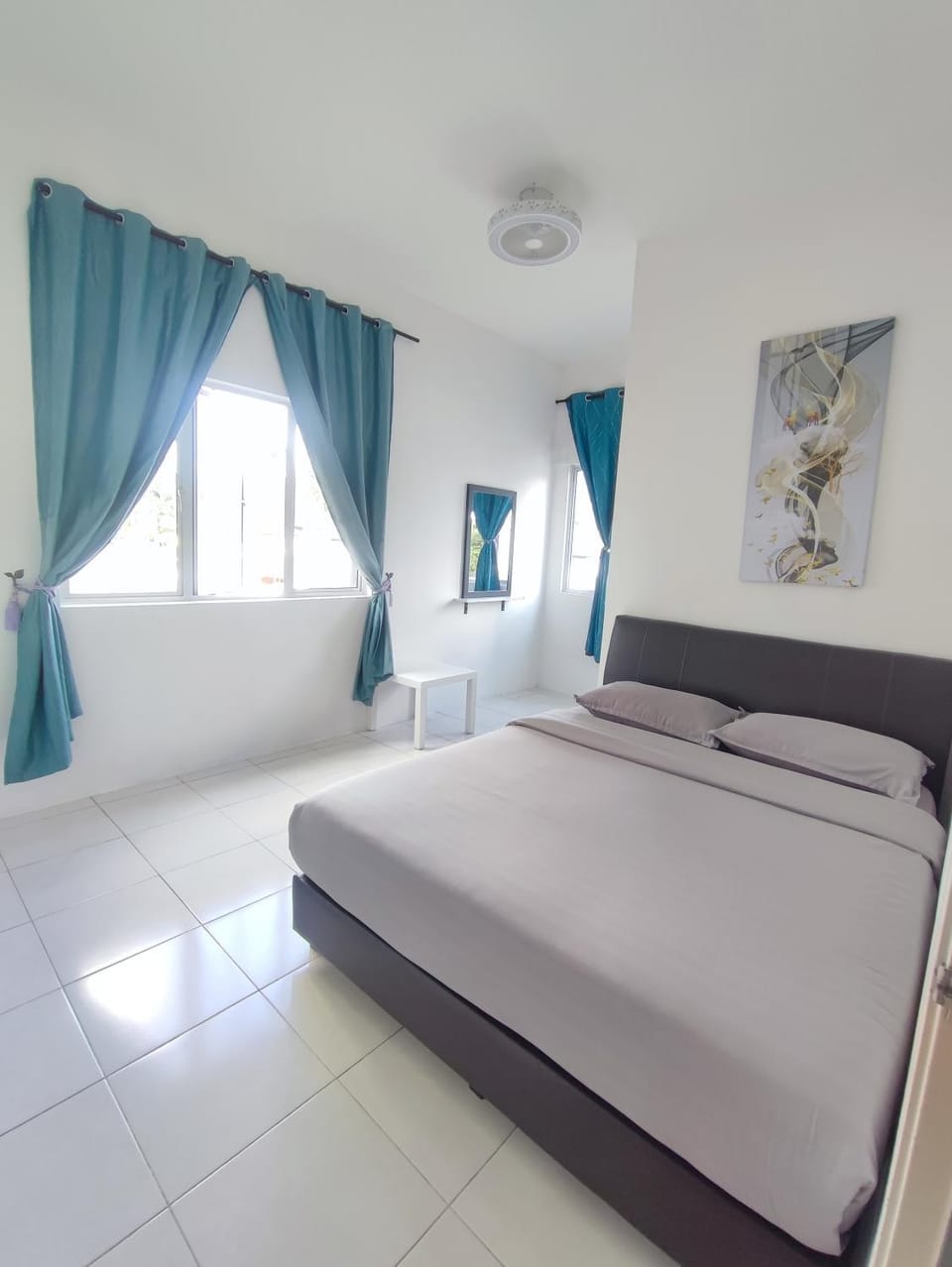 Bed, Photo of the whole room, Bedroom