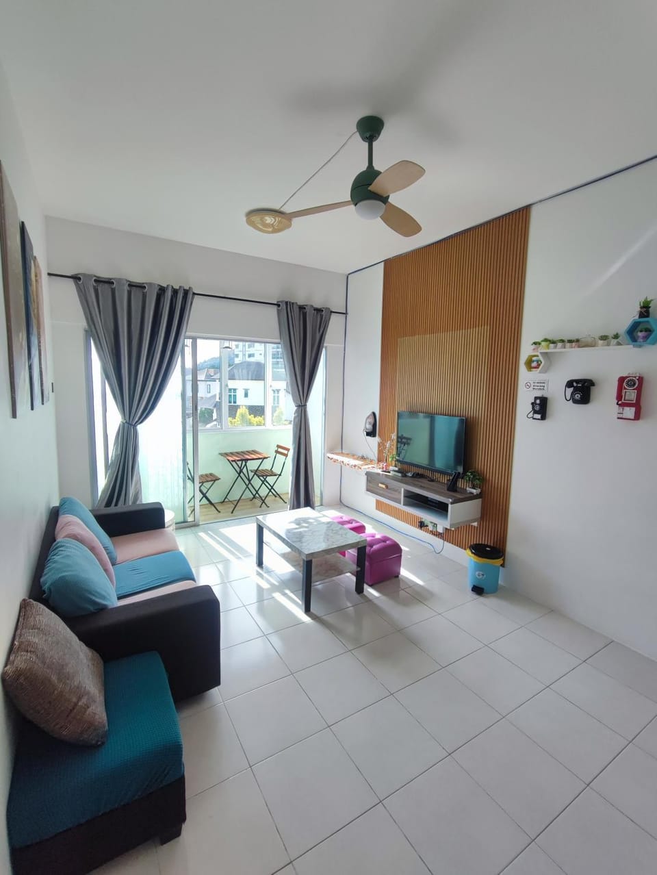 Communal lounge/ TV room, TV and multimedia, Living room, Seating area, Evening entertainment