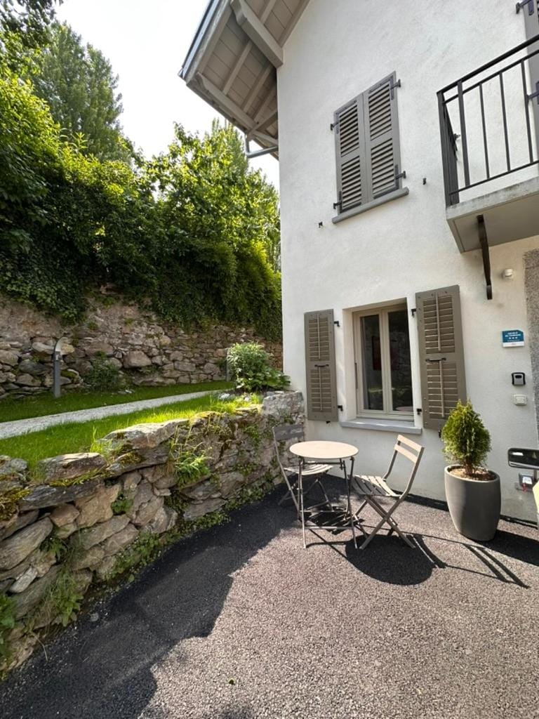 Patio, Facade/entrance, Summer, View (from property/room), Mountain view, Seasons, Location, Parking, internet