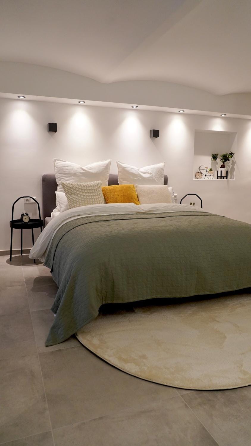 Bed, Photo of the whole room, Bedroom