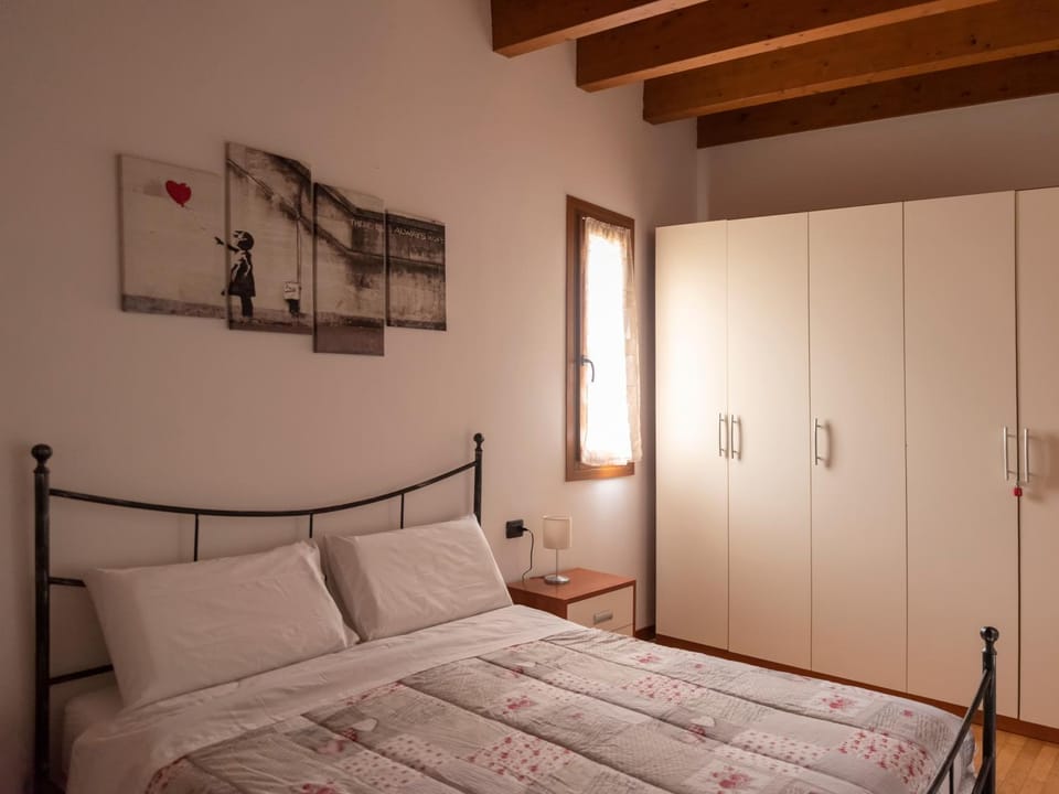 Bed, Photo of the whole room, wardrobe