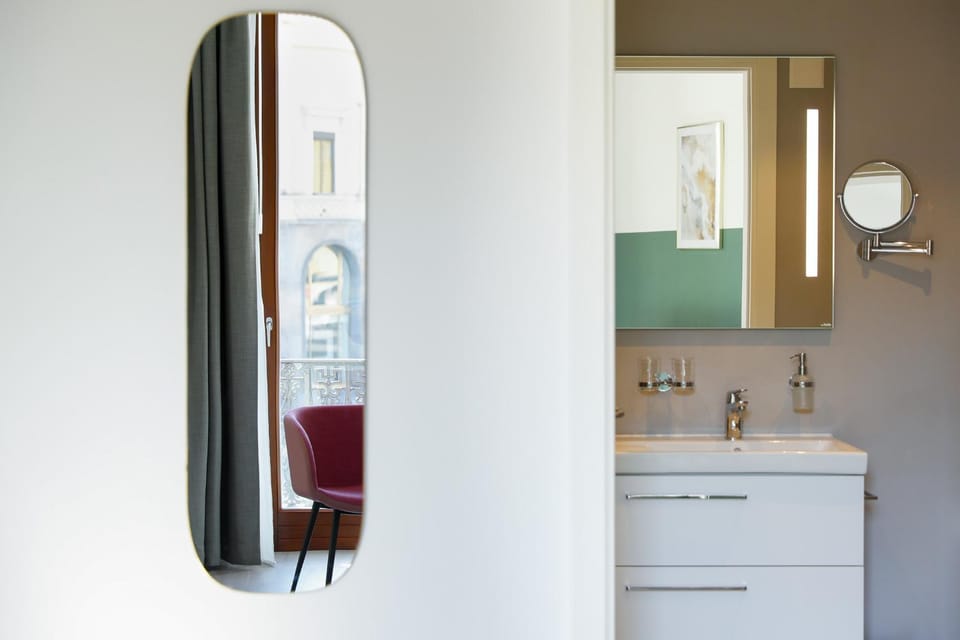 Bathroom, Decorative detail